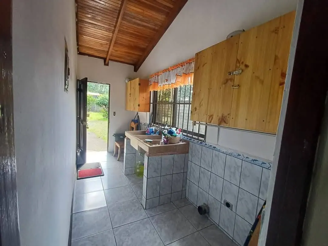 Cuarto de pilas con salida al patio