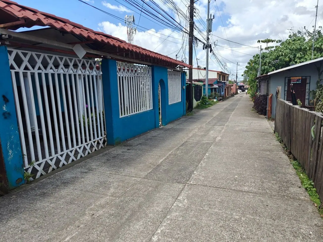 Frente de la casa hacia la calle
