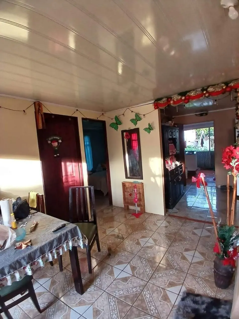 Sala comedor con piso de cerámica