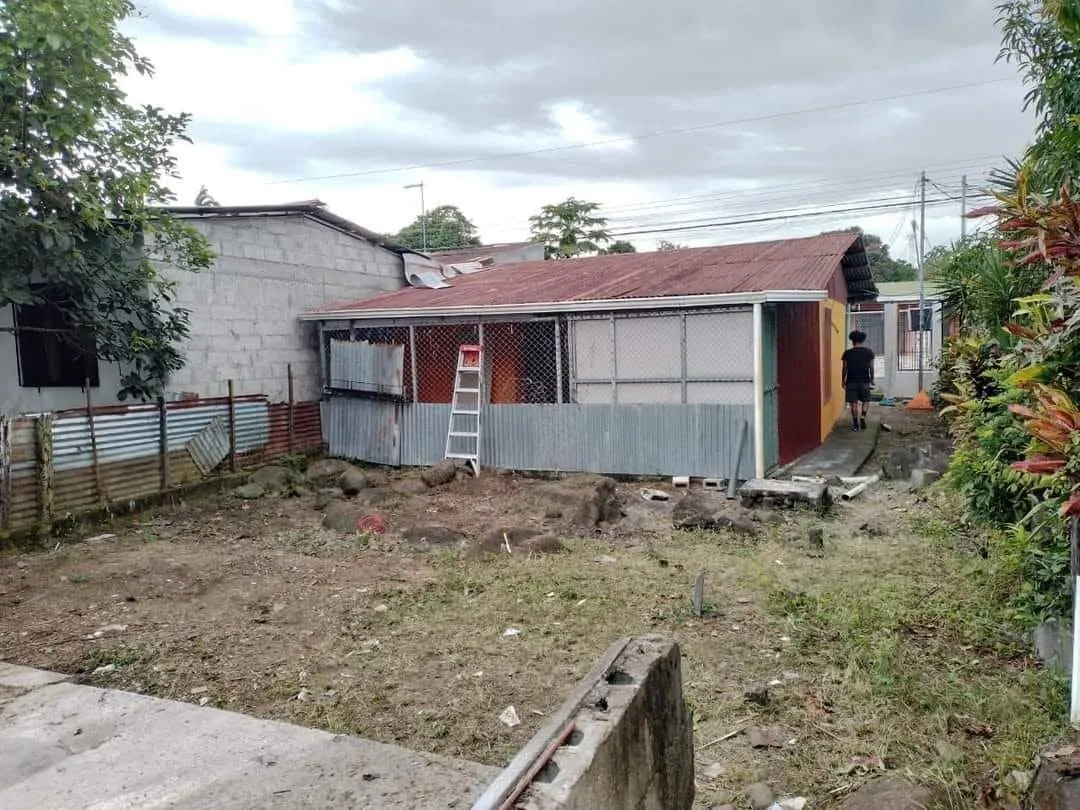 Fondo del lote con la construcción de atrás