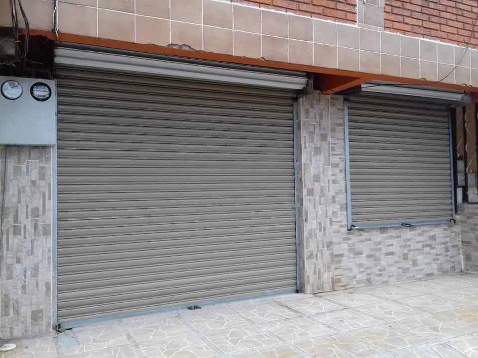 Cortinas metálicas del local