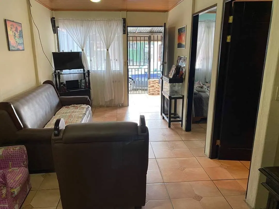 Sala con salida a la entrada